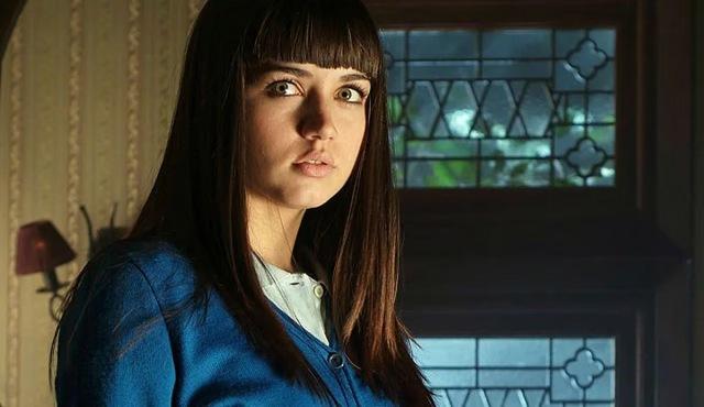 She landed a major role in the hit television series El Internado (2007–2010).