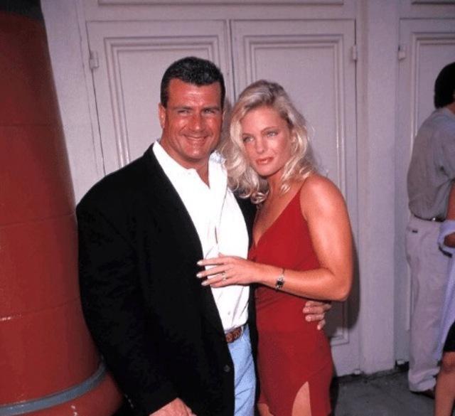 She later married Philip Goglia in 2001, but the marriage was short-lived.