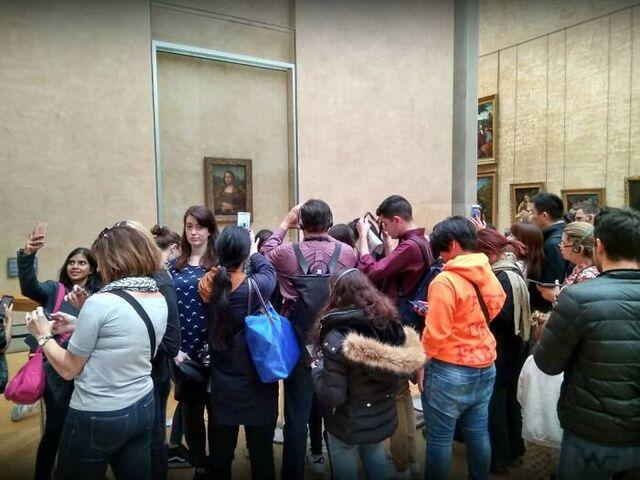 A fiancée's lifelong dream of seeing the Mona Lisa turned into a letdown.
