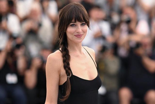 At the Splitsville photocall, Dakota Johnson stunned in a black Gucci slip dress that epitomized the beauty of minimalism. 