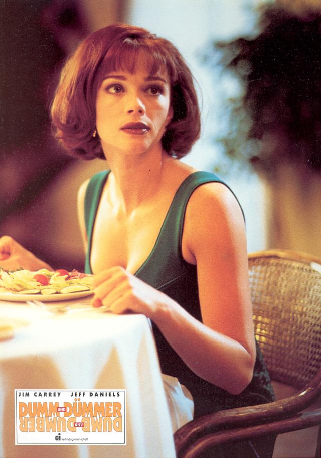 In 1994, Lauren Holly’s career took a major leap forward with her role in the hit comedy Dumb and Dumber, starring alongside Jim Carrey and Jeff Daniels