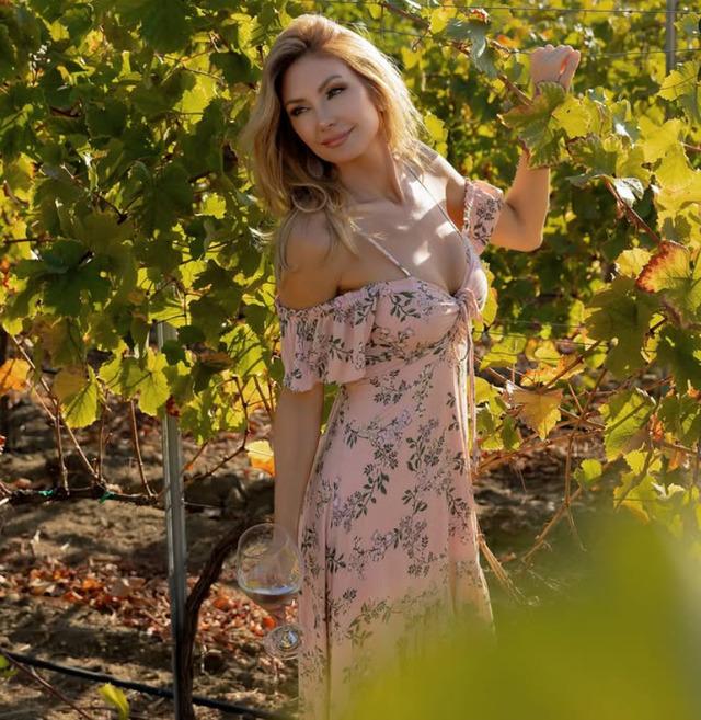 In addition to her work in business, Brande has remained committed to personal development.