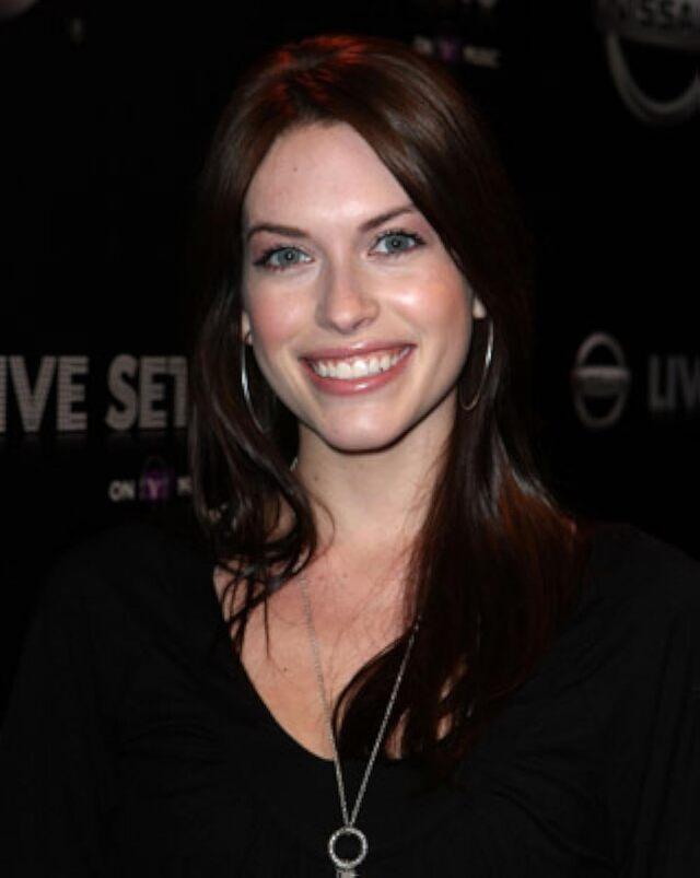 Kim’s effortless ability to adapt to different looks, combined with her undeniable charm, made her a trendsetter in every sense of the word.