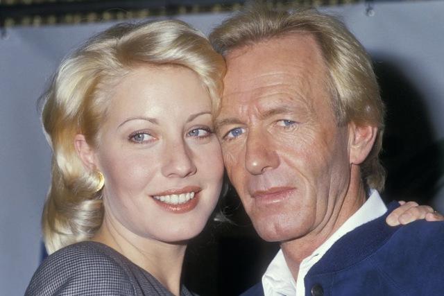 Linda Kozlowski and Paul Hogan, co-stars of Crocodile Dundee, during the height of their fame, capturing a moment of their iconic partnership on-screen and off-screen