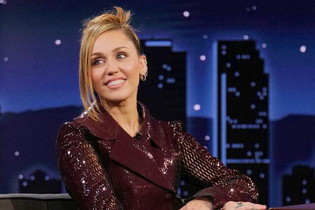 One of the most discussed aspects of Miley’s appearance was her smile