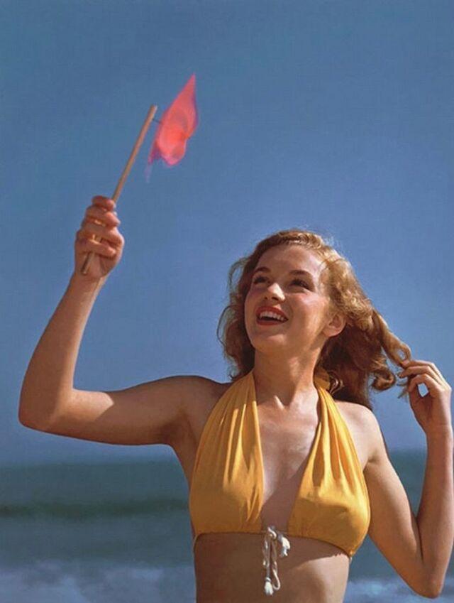 The Moment Before Stardom: When Norma Jeane Stepped Into the Frame