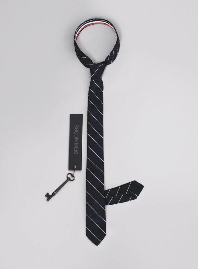 The necktie, a traditionally masculine symbol, was reimagined and feminized, giving Moore the opportunity to wear power and grace simultaneously.