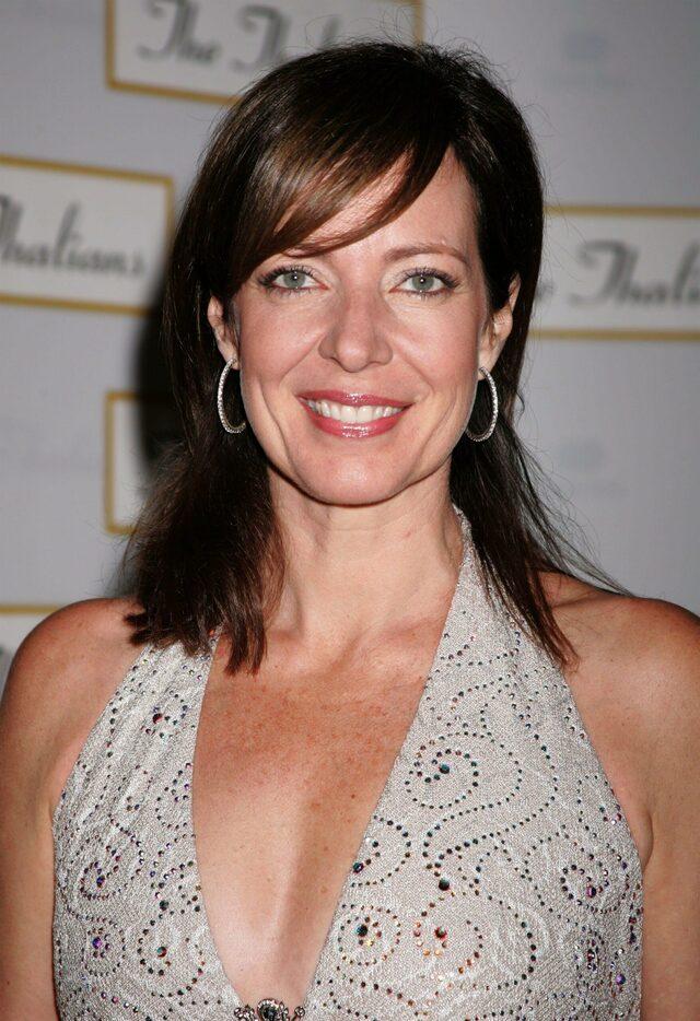 Throughout the 1990s, she worked steadily in television and film, appearing in Primary Colors, American Beauty, and 10 Things I Hate About You.