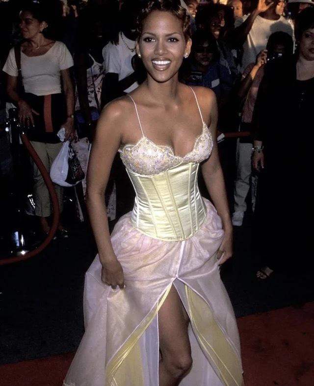 Far from chasing a crown, she was building the confidence that would later propel her to the top of the entertainment industry.