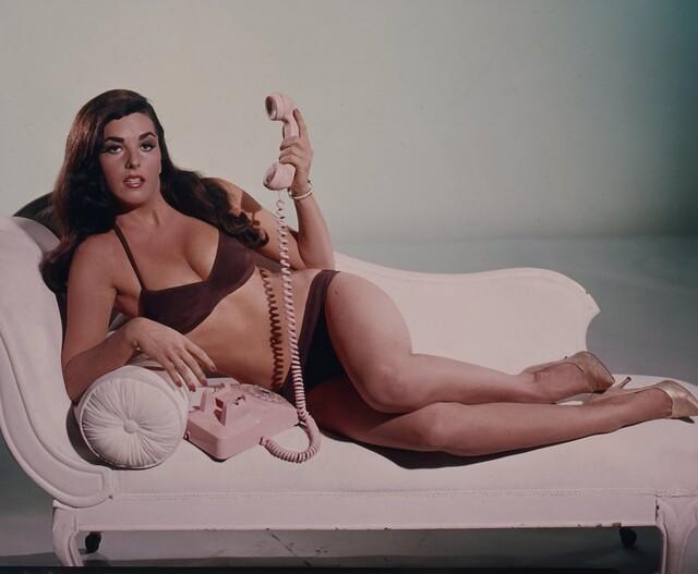 In the late 1960s, Edy Williams’s career took a significant turn when she signed a contract with 20th Century Fox