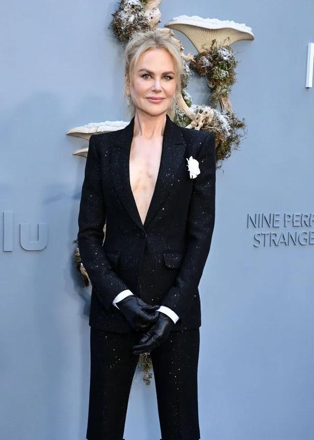 Nicole Kidman arrives at the Nine Perfect Strangers premiere, proving that true elegance only deepens with time.