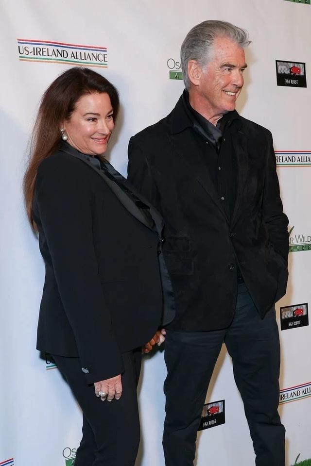 Pierce Brosnan and Keely Shaye stepped onto the red carpet at the Oscar Wilde Awards in Santa Monica