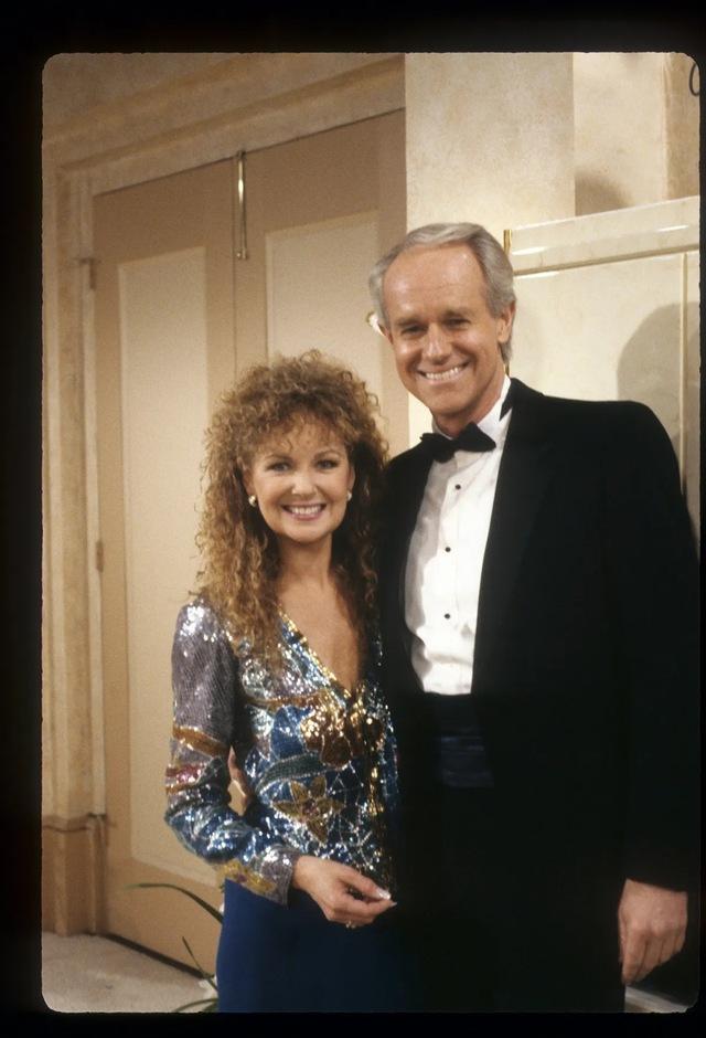 Shelley Fabares and Mike Farrell’s love story didn’t begin with grand gestures or a whirlwind romance