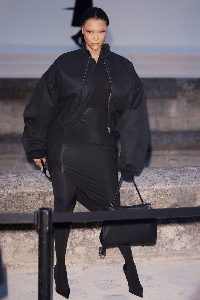 Tyra Banks’s Bleached Eyebrows at Paris Fashion Week: A Style Disaster