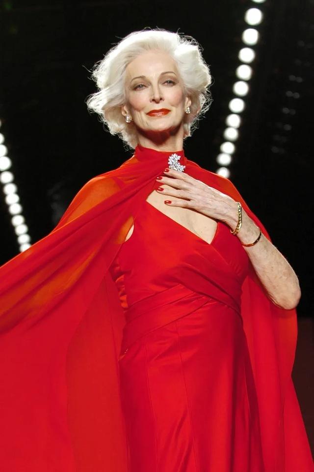 Carmen Dell’Orefice is not just a model; she is a living testament to the endurance of the human spirit