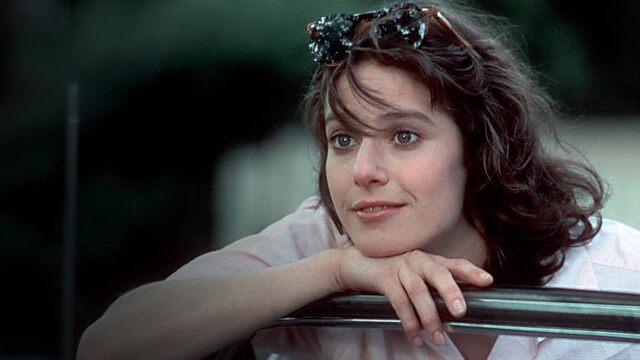 Even when Emma’s life was spiraling—through questionable romantic choices, a strained marriage, and eventually a terminal diagnosis—Winger never asked for the audience’s pity