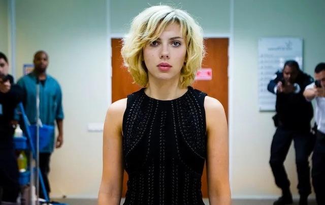 Johansson portrays Lucy as an ordinary American student living in Taipei, caught in a situation far beyond her control. 