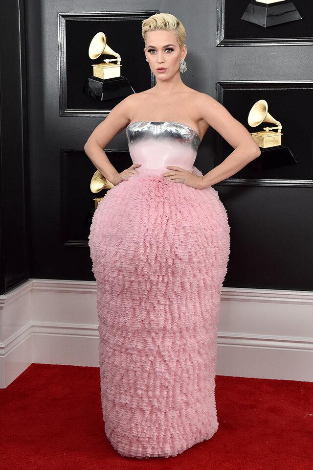 Katy Perry (2019) became an instant meme victim in a bulbous pink Balmain gown compared to a paint roller.