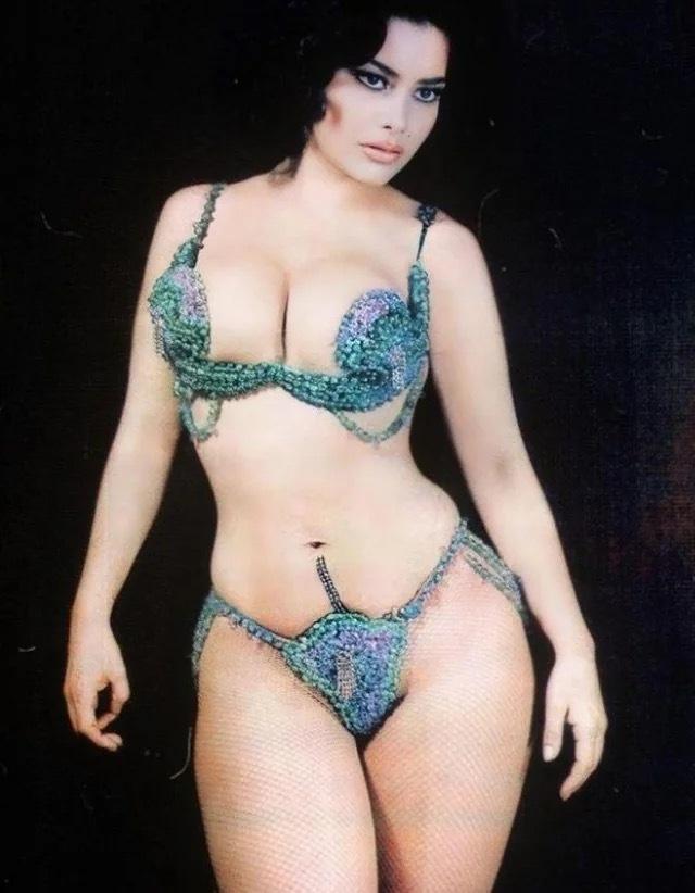 Television further expanded Mendoza’s reach, bringing her directly into the living rooms of millions.