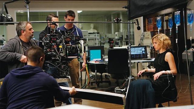 The synergy between Luc Besson’s directorial flair and Johansson’s performance reaches its peak in the film’s visual storytelling.