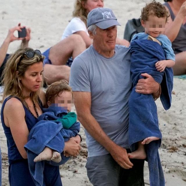 What stands out most in the images of their Italian escape isn’t the stunning scenery, but the palpable connection between Richard Gere and Alejandra Silva.