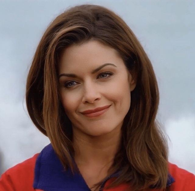 BEYOND THE BADGE: The Shocking Evolution of Mitzi Kapture—From 90s Crime Icon to the Secret Power Behind the Camera!