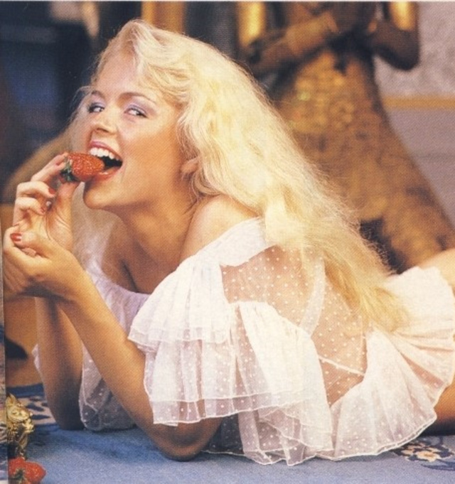 Helle’s professional journey began in the world of high-fashion modeling, a discipline that requires absolute control over one’s visual narrative.