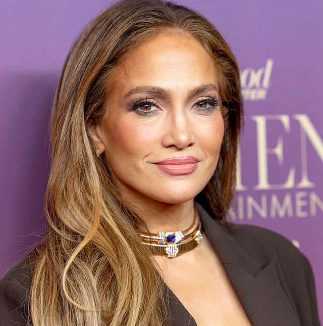 Jennifer Lopez’s high-definition appearance where layered makeup accentuates under-eye texture.
