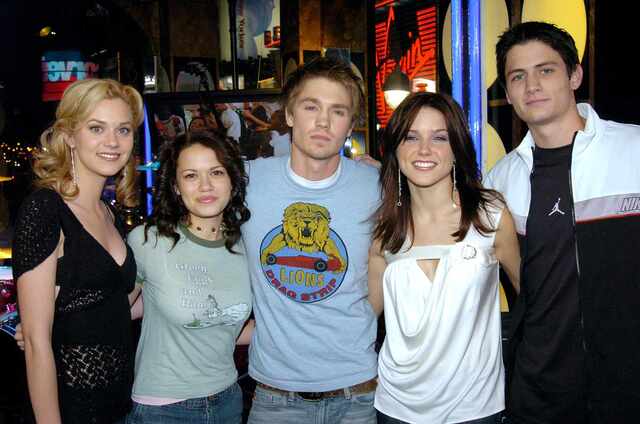 Sophia Bush delivered a masterclass in emotional depth, balancing Brooke’s signature wit with moments of quiet fragility