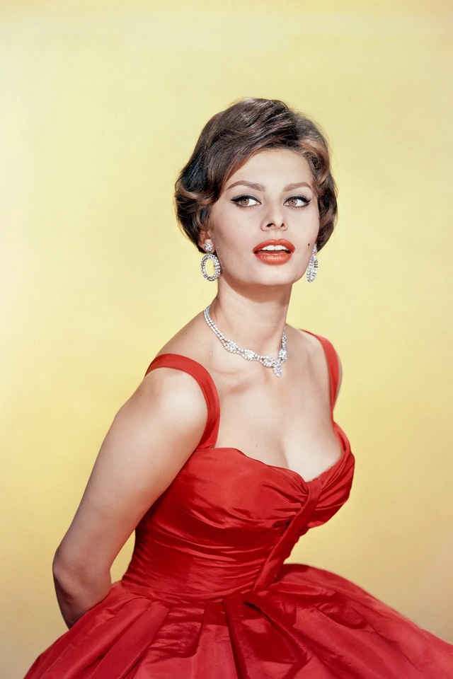 THE ETERNAL MUSE: How Sophia Loren Escaped the Ruins of War to Become Cinema’s Most Authentic Queen