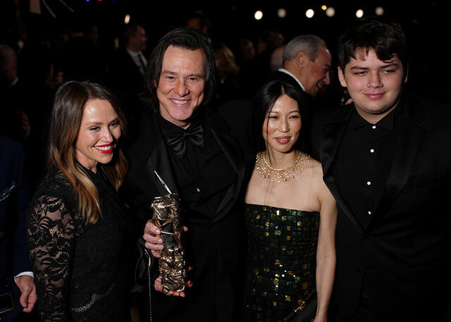 The actor celebrates his honorary lifetime achievement award alongside loved ones in Paris, 2026.