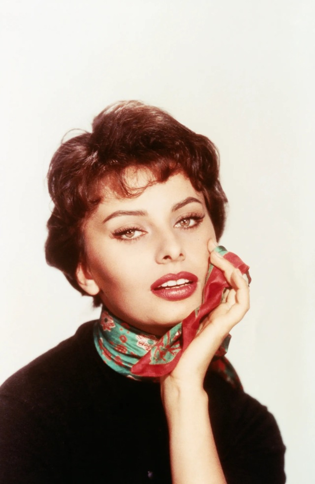What made the world fall in love with Sophia Loren was her refusal to be anyone other than herself