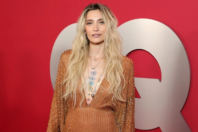 While the world expected Jackson to naturally dominate the pop charts with high-energy dance tracks, Paris chose a much quieter, more introspective path