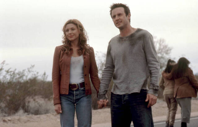 The on-screen chemistry between Wuhrer and David Arquette, who played the returning hometown hero Chris McCormick, added a layer of romantic tension that felt organic rather than forced.