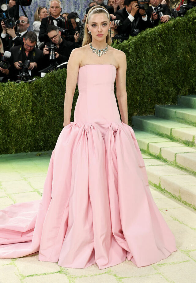 Amanda Seyfried: Balancing farm life with a billowing bubblegum pink Prada ballgown.