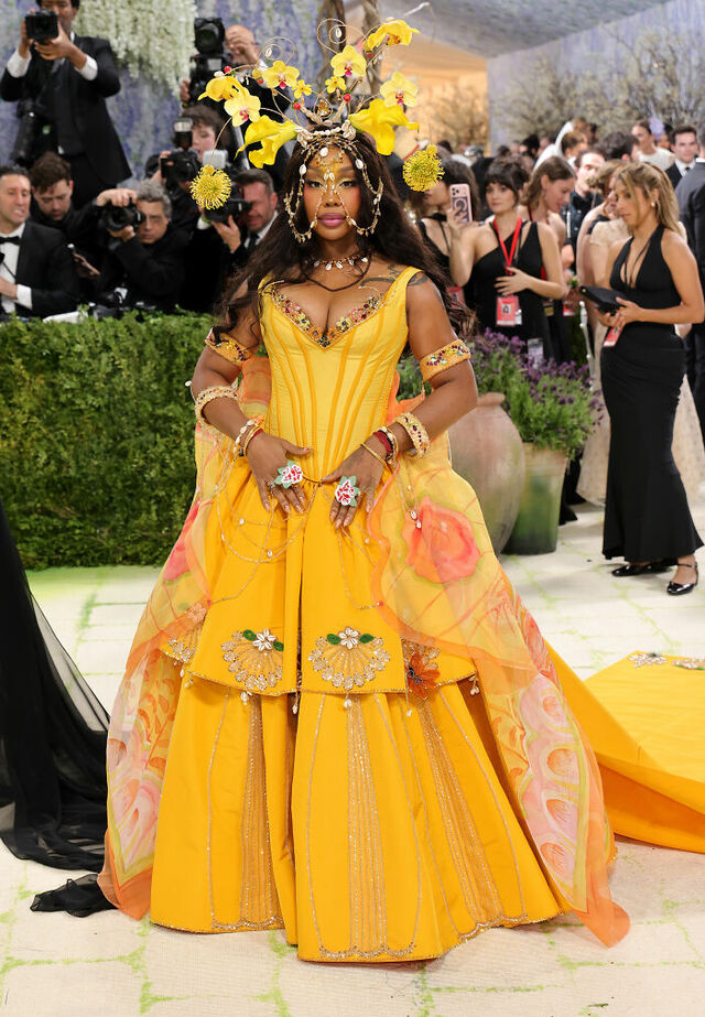 SZA: "Divine Feminine" expressed through ethereal, sustainable eBay-sourced fabrics.