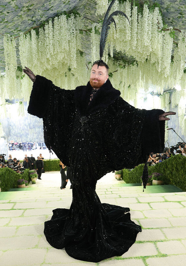 Sam Smith looked like a clearance bin reaper in an underwhelming gothic ensemble.
