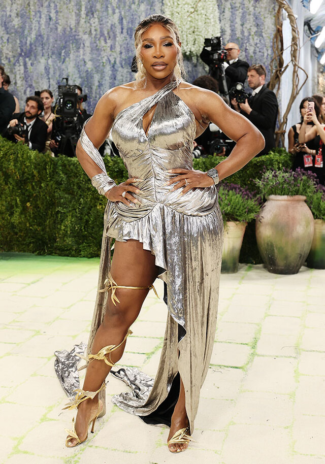Serena Williams missed the mark with a jarring metallic gold and silver mismatch.