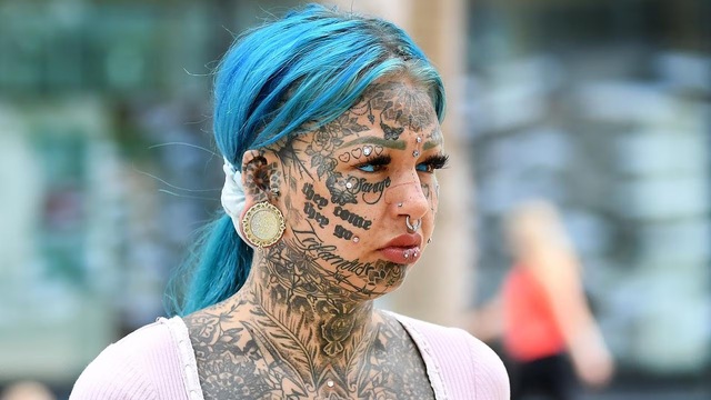 Amber Luke’s radical lifestyle stands as a fierce, uncompromising rejection of mainstream societal standards and the constant public pressure to stop altering her appearance.