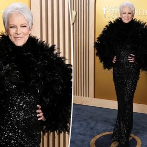 Feathers, Fame, and Zero Fks Given: How Jamie Lee Curtis Hijacked Hollywood’s Biggest Night!