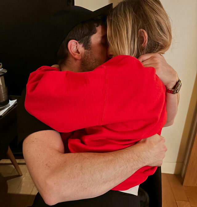 Jenny Mollen sharing a close embrace with her husband, Jason Biggs, whose family life has become a focal point of public commentary.