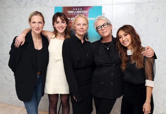She entered the venue as a respected nominee for Outstanding Supporting Actress, recognized for her deeply moving performance in the critically acclaimed feature The Last Showgirl