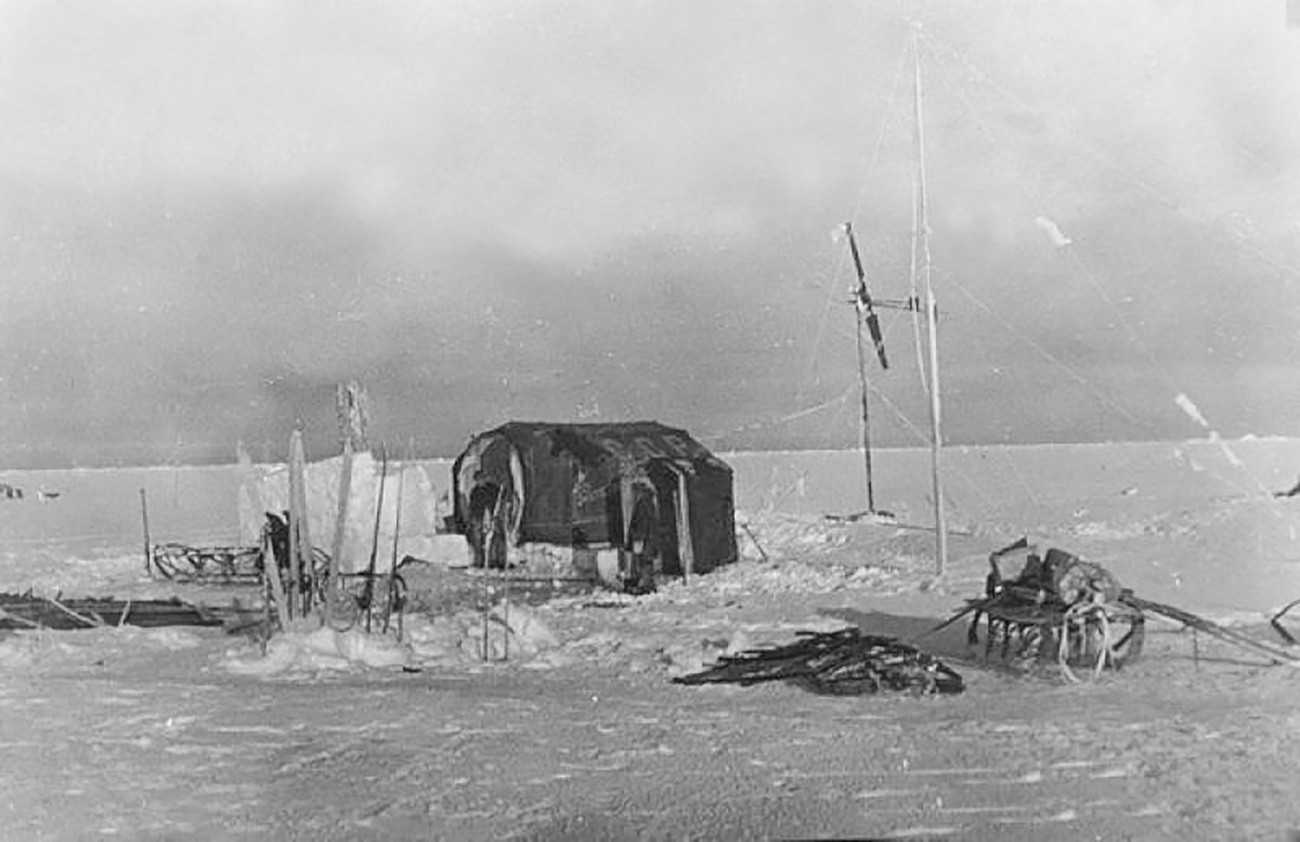 How Soviet scientists drifted on an ice floe for 274 days - Russia Beyond