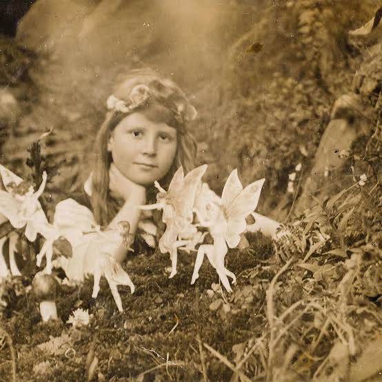 Cottingley Fairies hoax pictures expected to fetch £70k at auction | The  Independent | The Independent